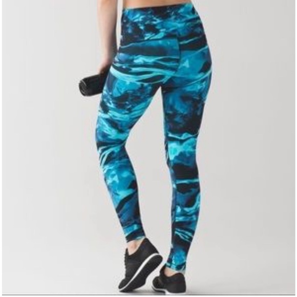 lululemon athletica Blue Patterned Leggings - Picture 10 of 16